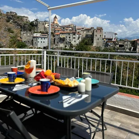 Apartment With Sea Views *