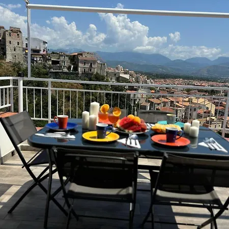 With Sea Views Apartment Scalea